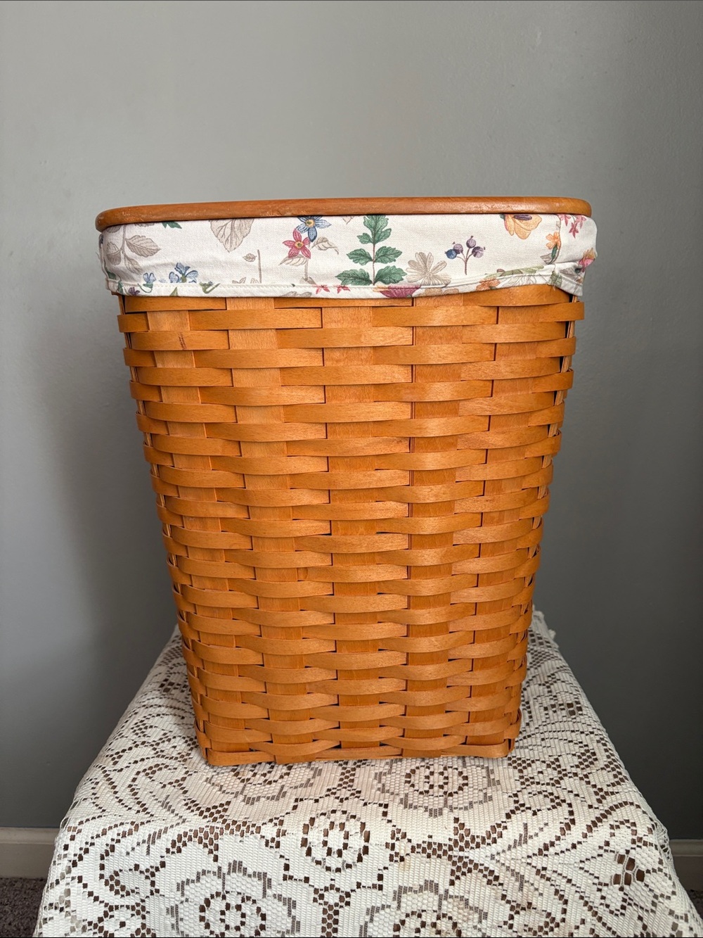 Vintage 2000 Longaberger Woven Hamper with Floral Liner and Protector